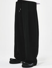 Load image into Gallery viewer, DWSE Two Pintuck Sweatpants Black