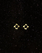Load image into Gallery viewer, OOO Flower Earrings