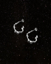 Load image into Gallery viewer, OOO Squiggle Earrings Silver