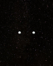 Load image into Gallery viewer, OOO Pearl Earrings