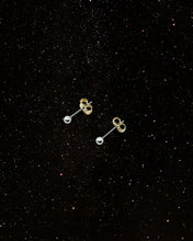 Load image into Gallery viewer, OOO Pearl Earrings