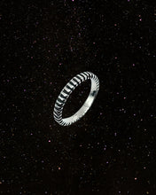 Load image into Gallery viewer, OOO Ridge SS Ring Silver