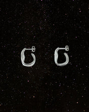 Load image into Gallery viewer, OOO Milla SS Earrings Silver
