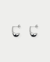 Load image into Gallery viewer, OOO Curve SS Earrings Silver