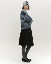 Load image into Gallery viewer, Fallett Flower Graphic Beanie Grey