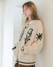 Load image into Gallery viewer, Fallett Drawing Garden Cowichan Knit Zip-Up Ivory