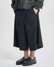 Load image into Gallery viewer, AJOBYAJO One Tuck Stripe Bermuda Shorts Black
