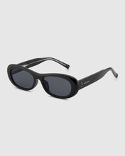 将图片加载到图库查看器,BLUE ELEPHANT Bonnie Sunglasses Black
