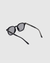 Load image into Gallery viewer, BLUE ELEPHANT Andy-S Sunglasses Black-Grey Tint