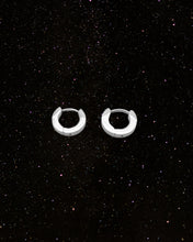 Load image into Gallery viewer, OOO Classic SS Hoop Earrings Matte Silver