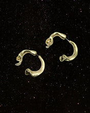 Load image into Gallery viewer, OOO Leaf Earrings Gold