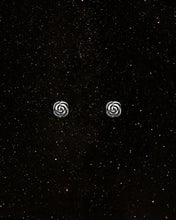 Load image into Gallery viewer, OOO Roses SS Earrings Silver