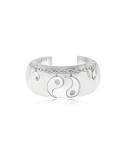 Load image into Gallery viewer, METALBELLY Yin Yang Balance Bangle