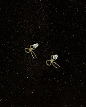 Load image into Gallery viewer, OOO Ribbon Earrings Gold