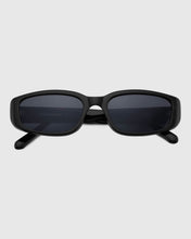 将图片加载到图库查看器,BLUE ELEPHANT Viro Sunglasses Black