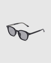 Load image into Gallery viewer, BLUE ELEPHANT Andy-S Sunglasses Black-Grey Tint