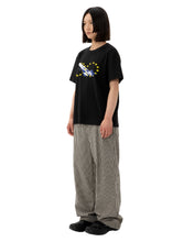 Load image into Gallery viewer, Acceptance Letter Kiss And Fly T-shirt Black