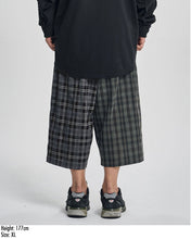Load image into Gallery viewer, AJOBYAJO Mixed Check Bermuda Shorts Black