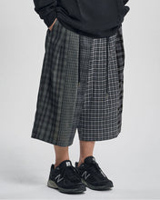 Load image into Gallery viewer, AJOBYAJO Mixed Check Bermuda Shorts Black