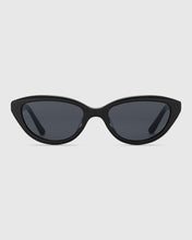 将图片加载到图库查看器,BLUE ELEPHANT Delma Sunglasses Black