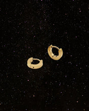 Load image into Gallery viewer, OOO Classic SS Hoop Earrings Gold