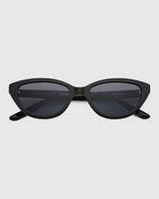 将图片加载到图库查看器,BLUE ELEPHANT Delma Sunglasses Black