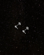Load image into Gallery viewer, OOO Dolphin SS Earrings Silver