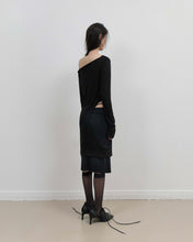 Load image into Gallery viewer, OJOS Curved Cut Layered Tee Black