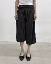 Load image into Gallery viewer, FLARE UP Wide Capri Pants Black