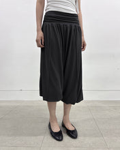 Load image into Gallery viewer, FLARE UP Wide Capri Pants Black