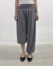 将图片加载到图库查看器,FLARE UP Wide Capri Pants Dark Gray