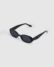 Load image into Gallery viewer, BLUE ELEPHANT Latrix Sunglasses Black