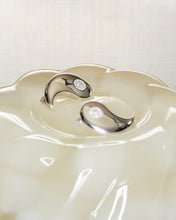 Load image into Gallery viewer, METALBELLY Yin&Yang Earrings