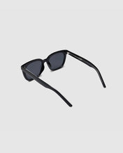 Load image into Gallery viewer, BLUE ELEPHANT Pana Sunglasses Black