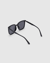 Load image into Gallery viewer, BLUE ELEPHANT Vaint Sunglasses Black