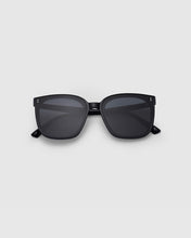 Load image into Gallery viewer, BLUE ELEPHANT Vaint Sunglasses Black