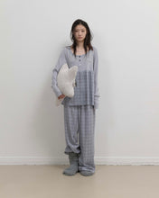 Load image into Gallery viewer, OJOS Star Hugger Puff Cushion Grey