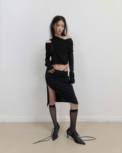 Load image into Gallery viewer, OJOS Curved Cut Layered Tee Black