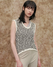 Load image into Gallery viewer, Tiny Room Knit Vest Ivory
