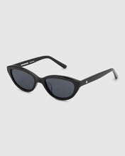 将图片加载到图库查看器，BLUE ELEPHANT Delma Sunglasses Black
