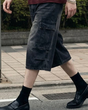 Load image into Gallery viewer, DWSE Pleat Cargo Bermuda Denim Pants Washed Black
