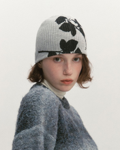 Load image into Gallery viewer, Fallett Flower Graphic Beanie Grey
