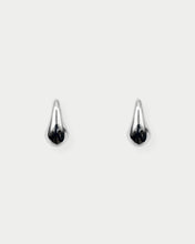 Load image into Gallery viewer, OOO Curve SS Earrings Silver
