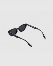 Load image into Gallery viewer, BLUE ELEPHANT Roan Sunglasses Black
