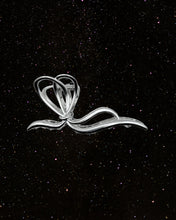 Load image into Gallery viewer, OOO Wavy Ribbon Hair Claw Silver
