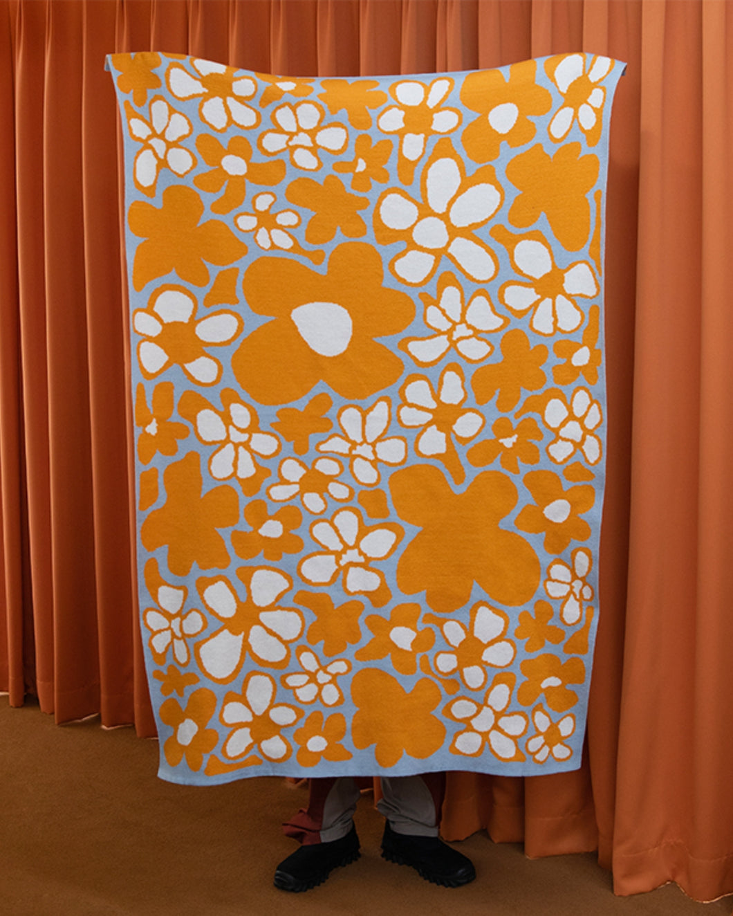 UNALLOYED Flower Pattern Blanket