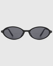 将图片加载到图库查看器，BLUE ELEPHANT Hug-S Sunglasses Black
