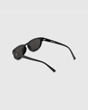 Load image into Gallery viewer, BLUE ELEPHANT Hoen Sunglasses Black
