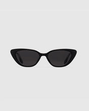 Load image into Gallery viewer, BLUE ELEPHANT Roan Sunglasses Black
