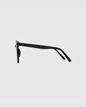 Load image into Gallery viewer, BLUE ELEPHANT Han Sunglasses Black
